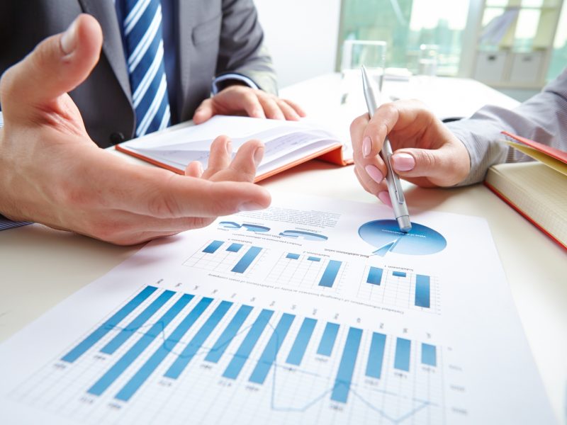 close-up-financial-report